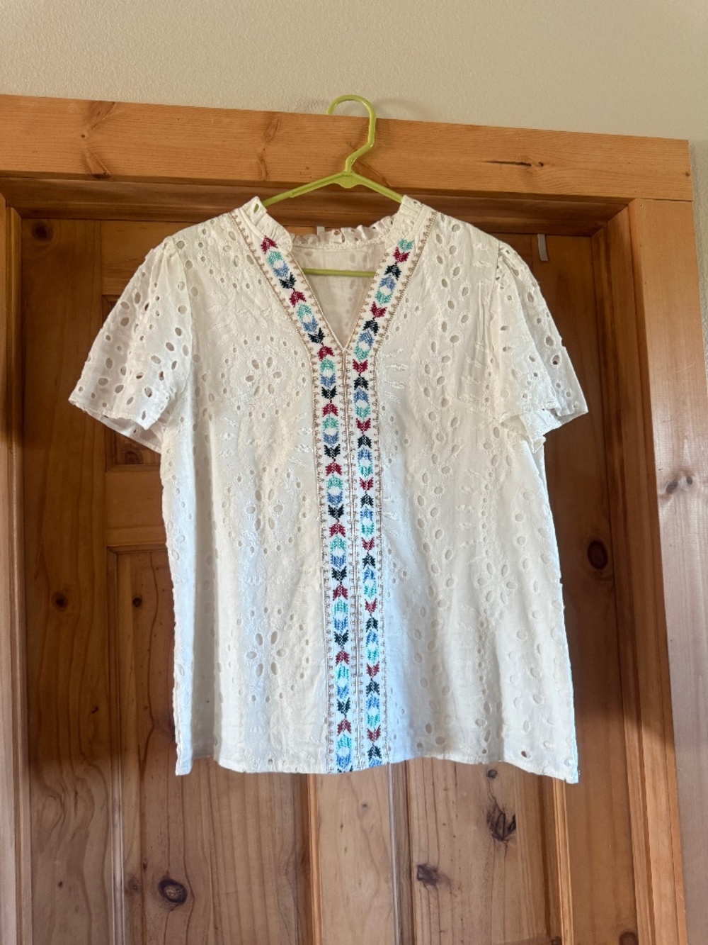 white boutique style women's blouse size large